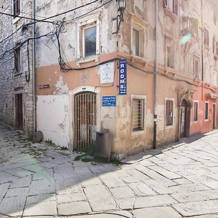 Kandlers Street Apartment Пула Экстерьер фото
